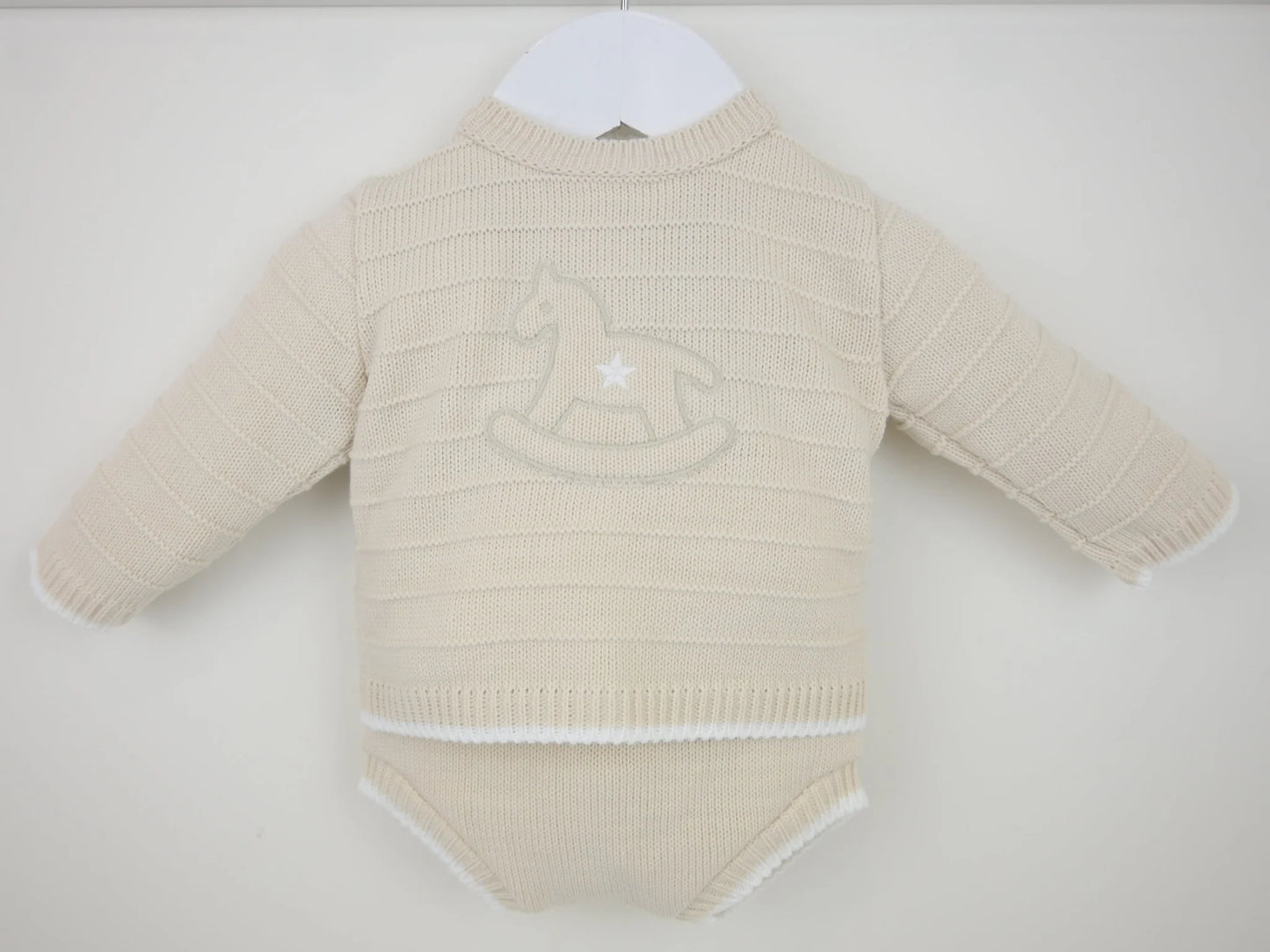 Biscuit Daniel Outfit