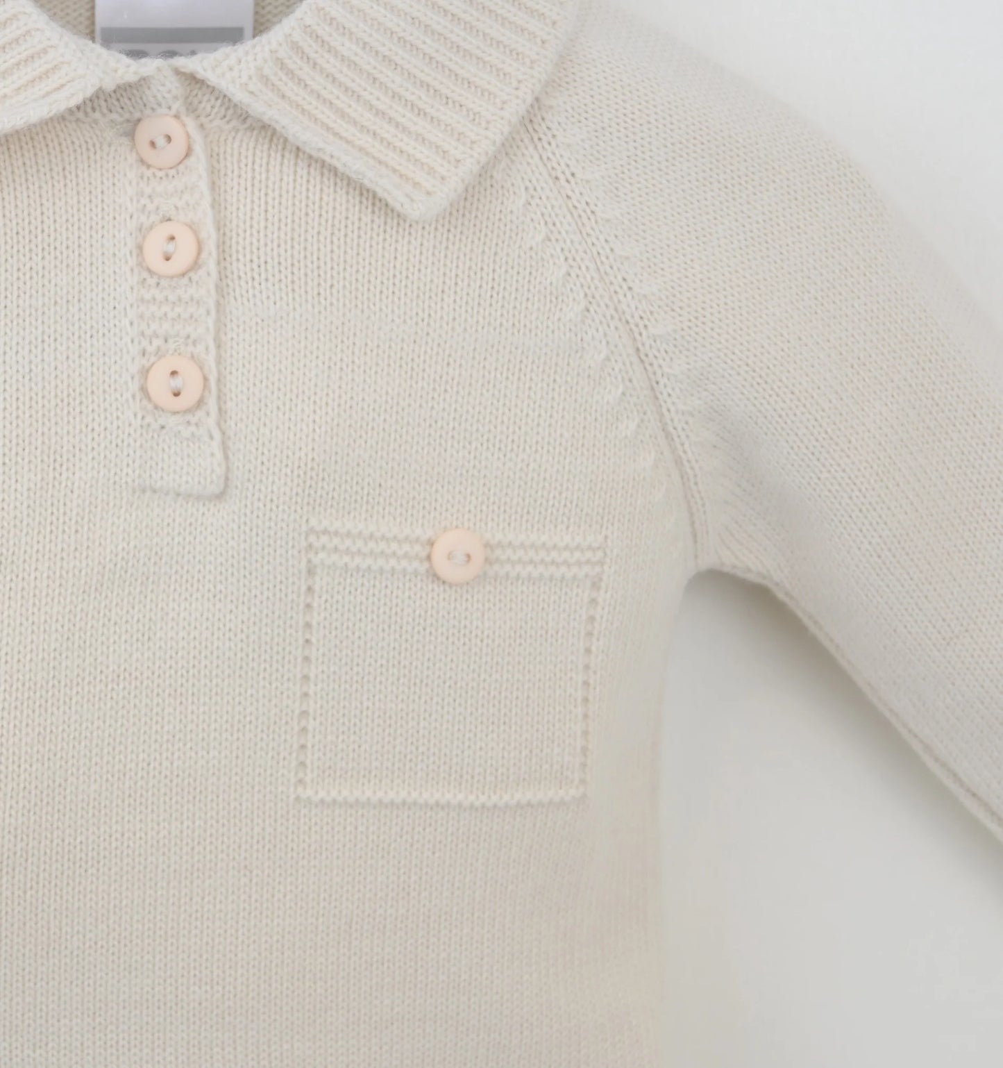 Biscuit Louis Outfit