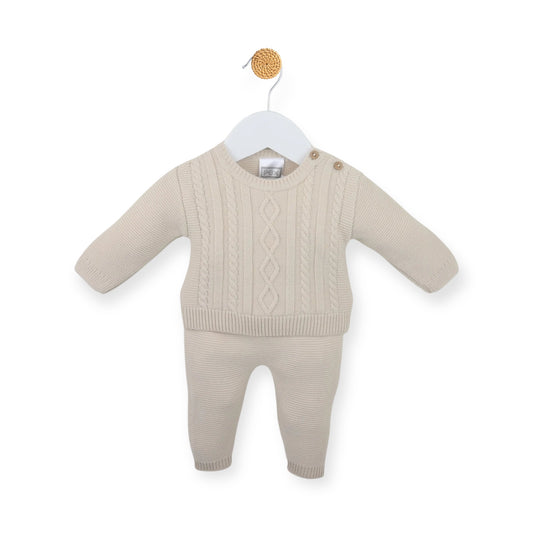 Biscuit  Fergus Outfit