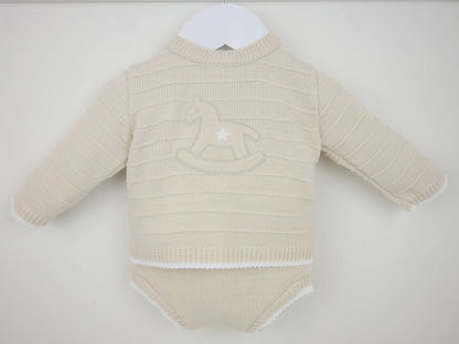Biscuit Daniel Outfit